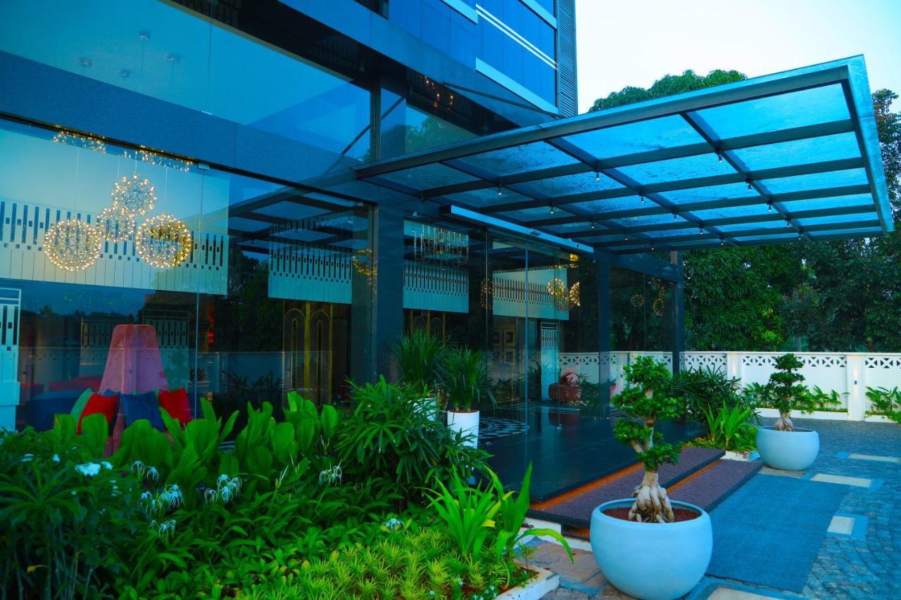 Noah Sky Suites Kochi Exteriör bild
